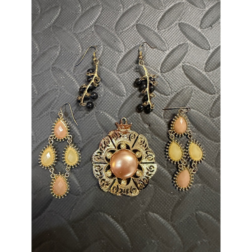 Jewelry 5 pc Set‎ Crown Pendant Sphinx 60s Vintage & Drop Earrings Gold Tone